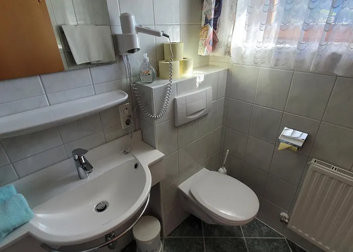 Апартаменти Komfort Appartement Windberger, 5M To Ski Slope, 200M To Cable Car, Schladming Dachsteincard Inklusive Шладмінг