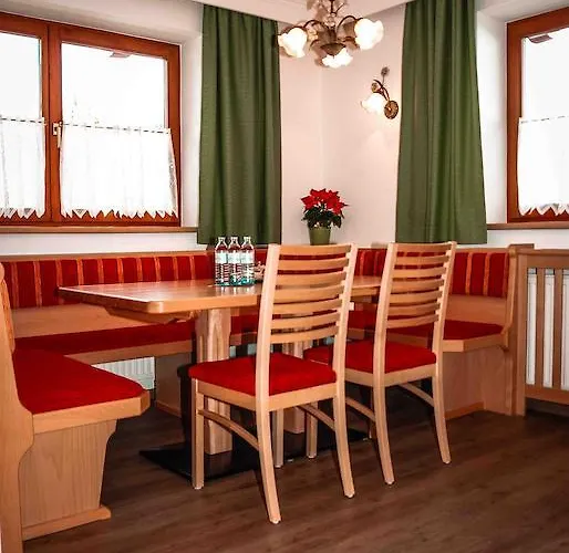 Апартаменти Komfort Appartement Windberger, 5M To Ski Slope, 200M To Cable Car, Schladming Dachsteincard Inklusive Шладмінг